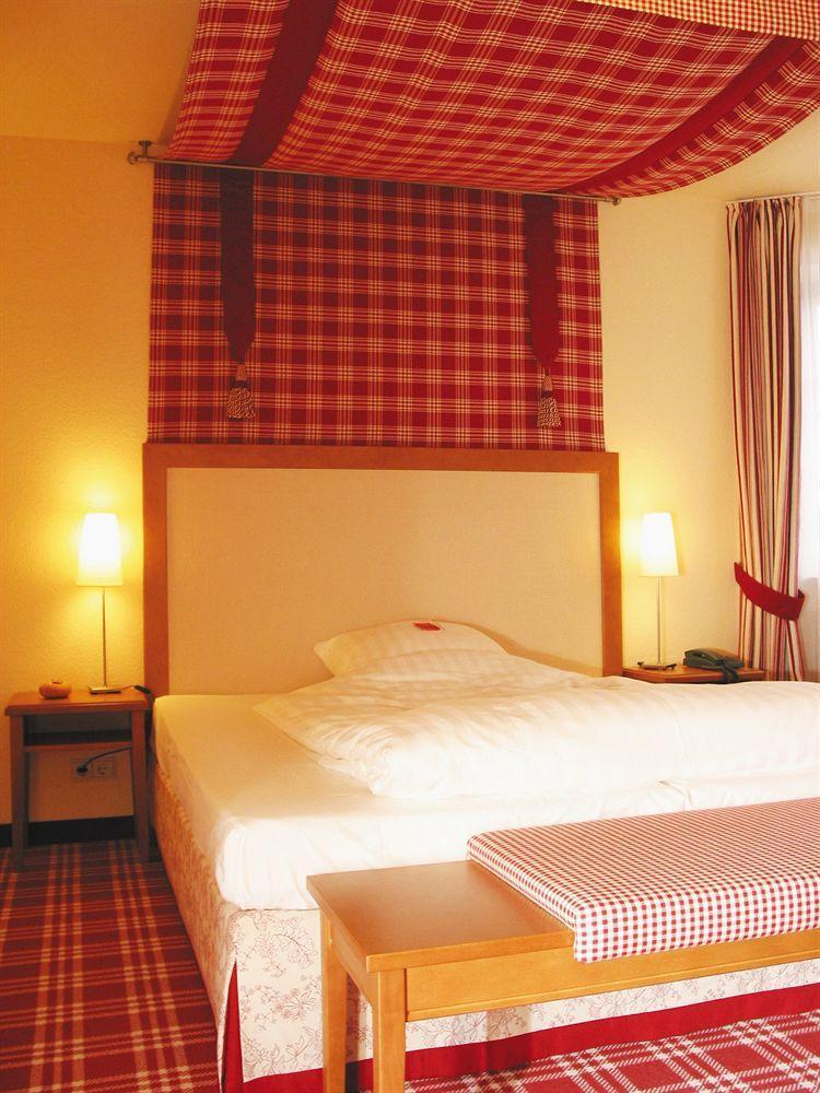 Wellings Romantik Hotel Zur Linde 뫼르스 외부 사진