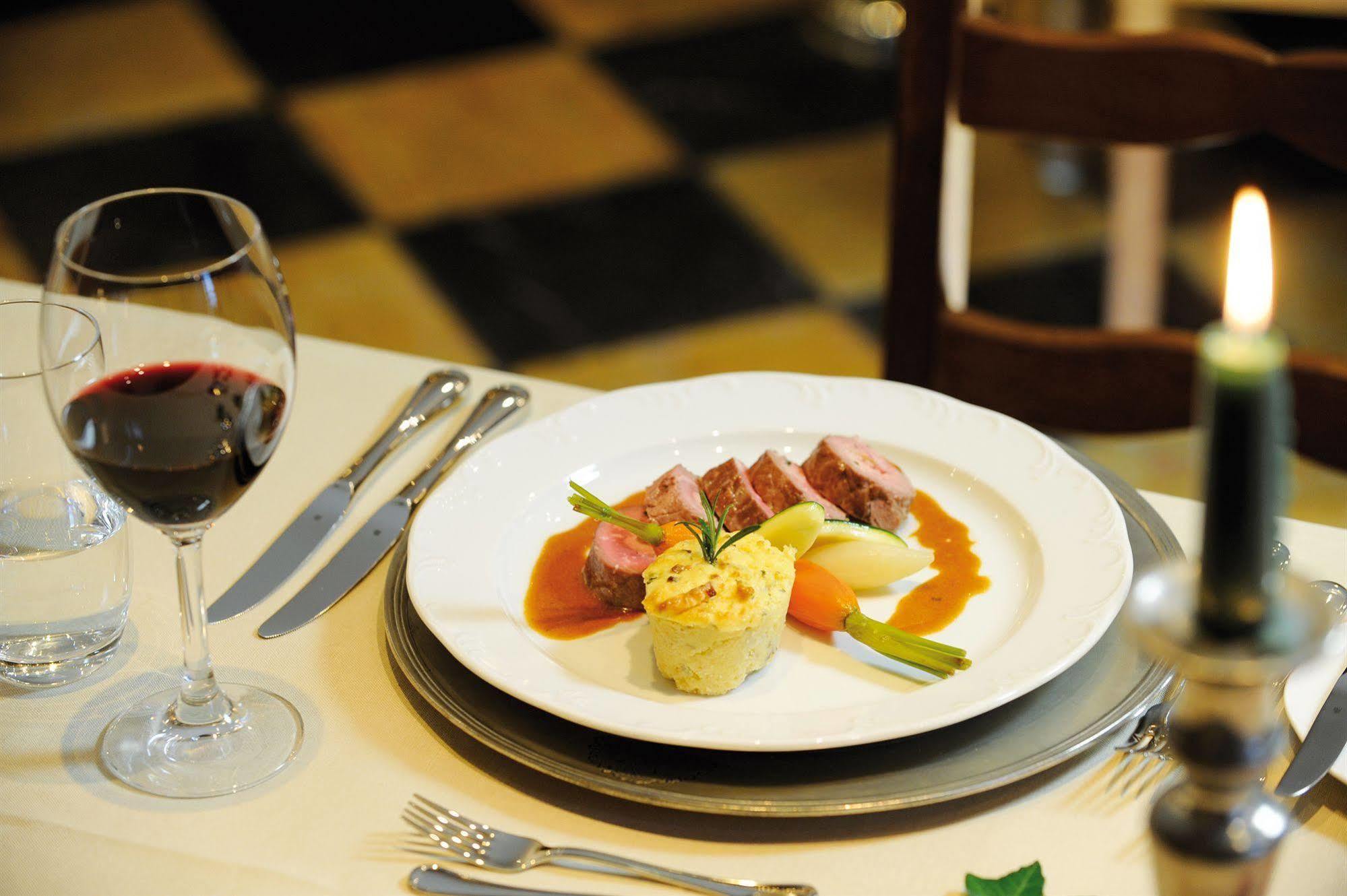 Wellings Romantik Hotel Zur Linde 뫼르스 외부 사진