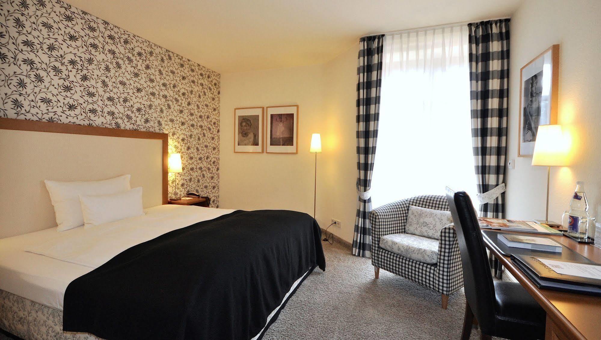 Wellings Romantik Hotel Zur Linde 뫼르스 외부 사진