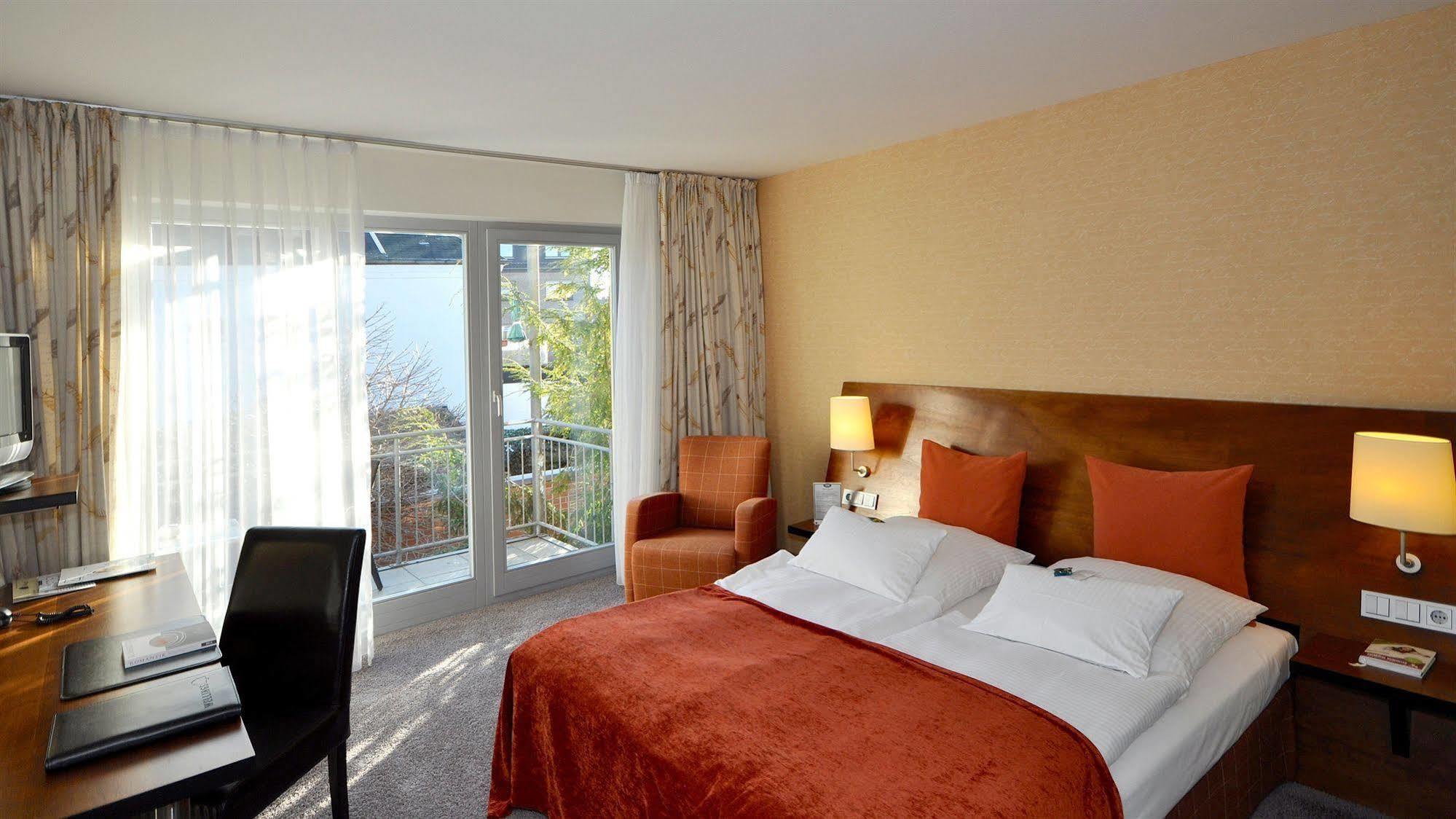 Wellings Romantik Hotel Zur Linde 뫼르스 외부 사진