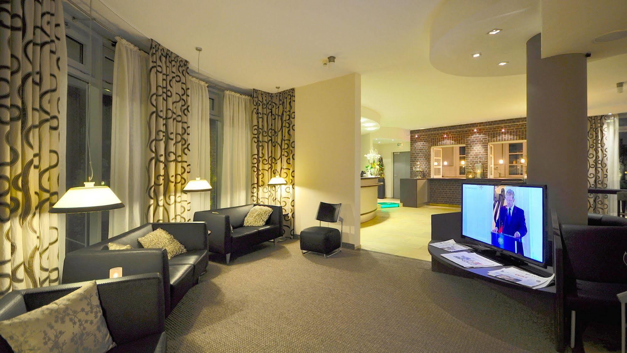 Wellings Romantik Hotel Zur Linde 뫼르스 외부 사진