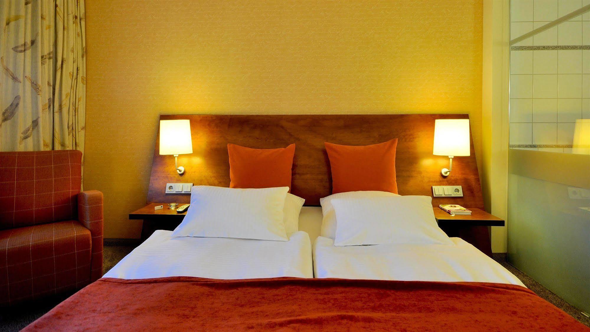 Wellings Romantik Hotel Zur Linde 뫼르스 외부 사진