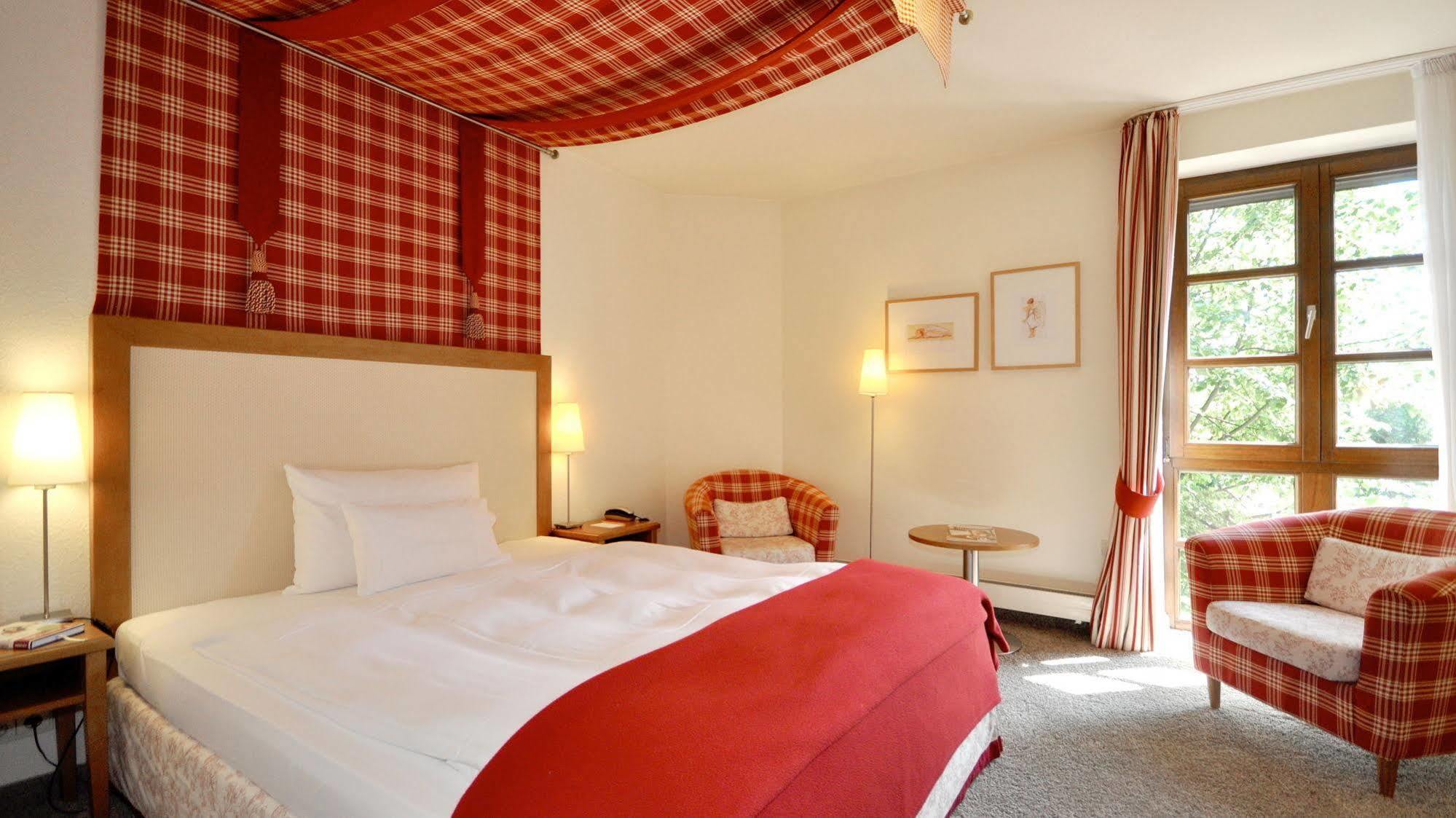Wellings Romantik Hotel Zur Linde 뫼르스 외부 사진