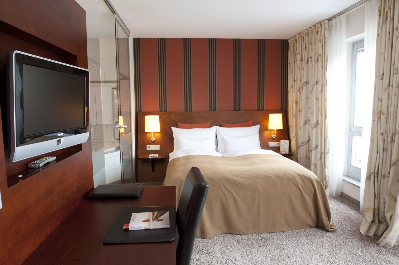Wellings Romantik Hotel Zur Linde 뫼르스 외부 사진