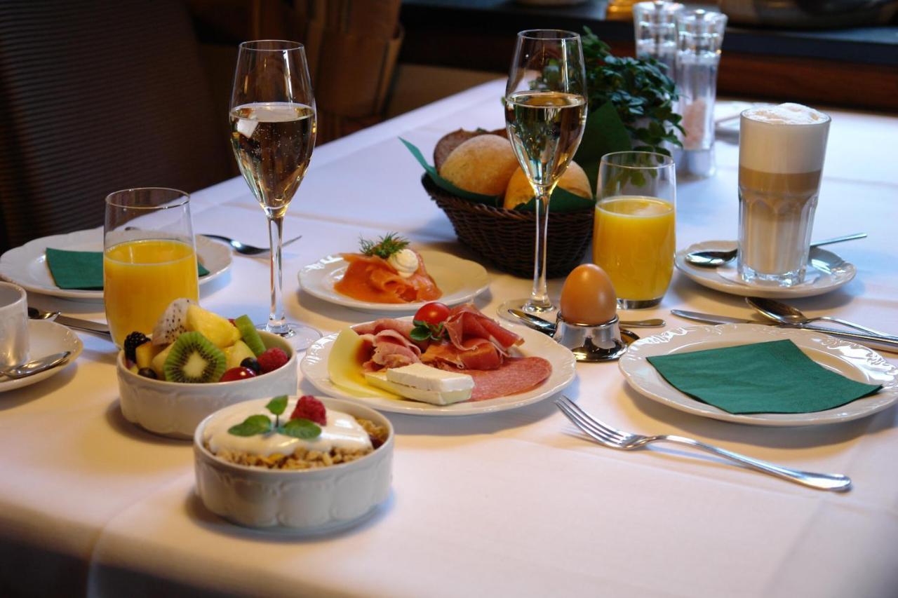 Wellings Romantik Hotel Zur Linde 뫼르스 외부 사진